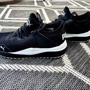 Women’s Puma sneakers!! WORN ONCE!!!